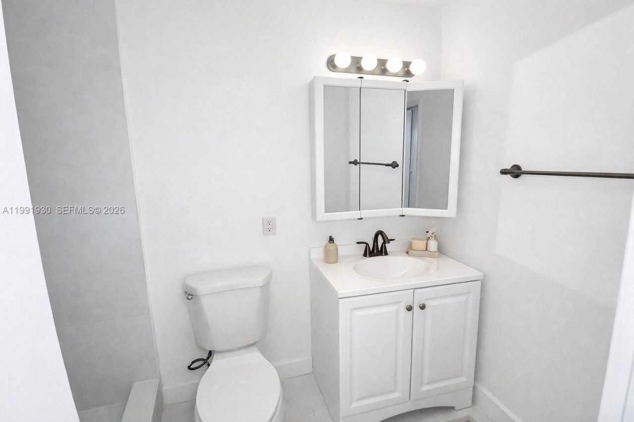 2840 NW 8th St , Fort Lauderdale, FL 33311 Photo