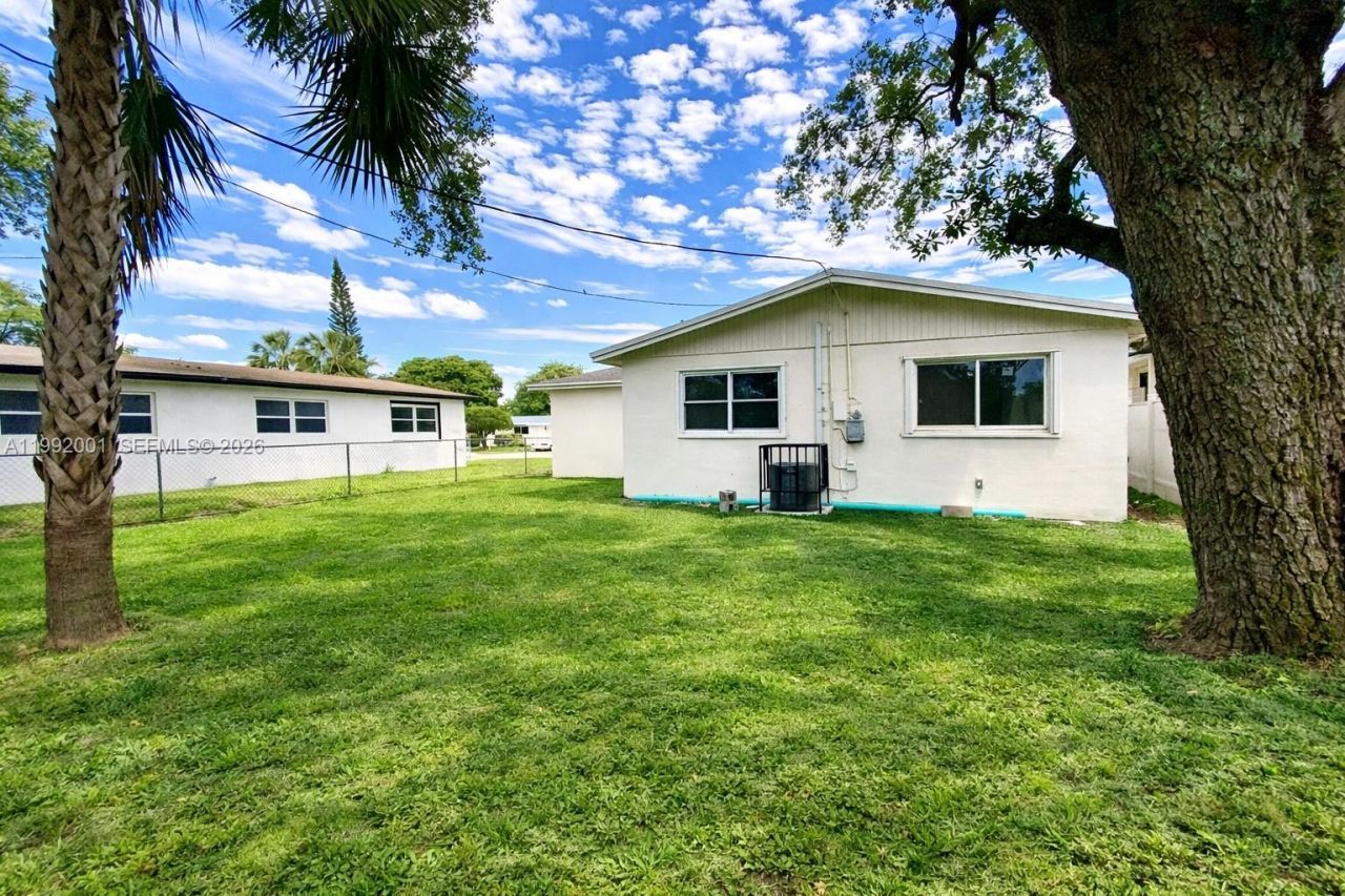 2840 NW 8th St , Fort Lauderdale, FL 33311 Photo