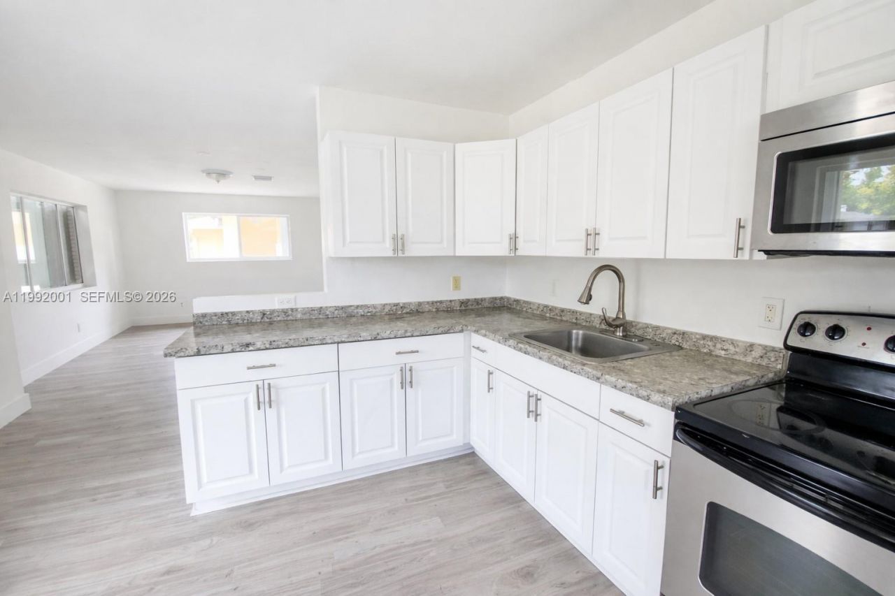 2840 NW 8th St , Fort Lauderdale, FL 33311 Photo