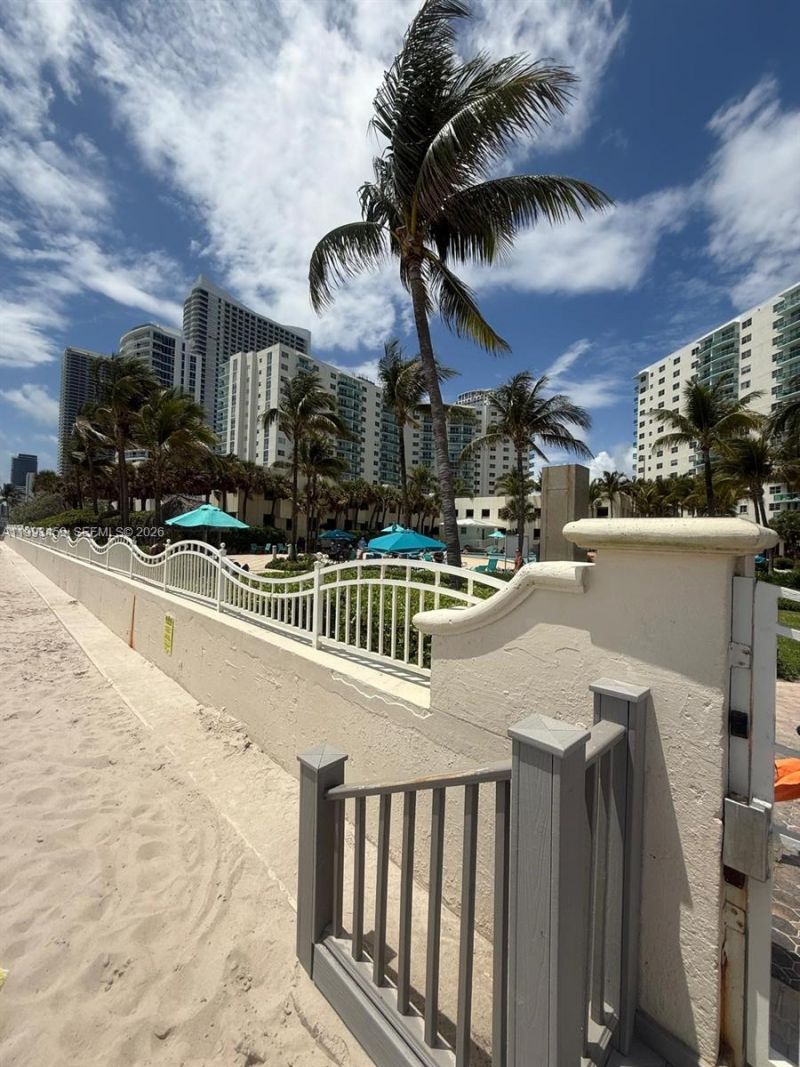 3801 S Ocean Dr, Unit 4P, Hollywood, FL 33019 Photo