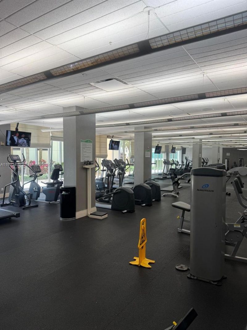 3801 S Ocean Dr, Unit 4P, Hollywood, FL 33019 Photo