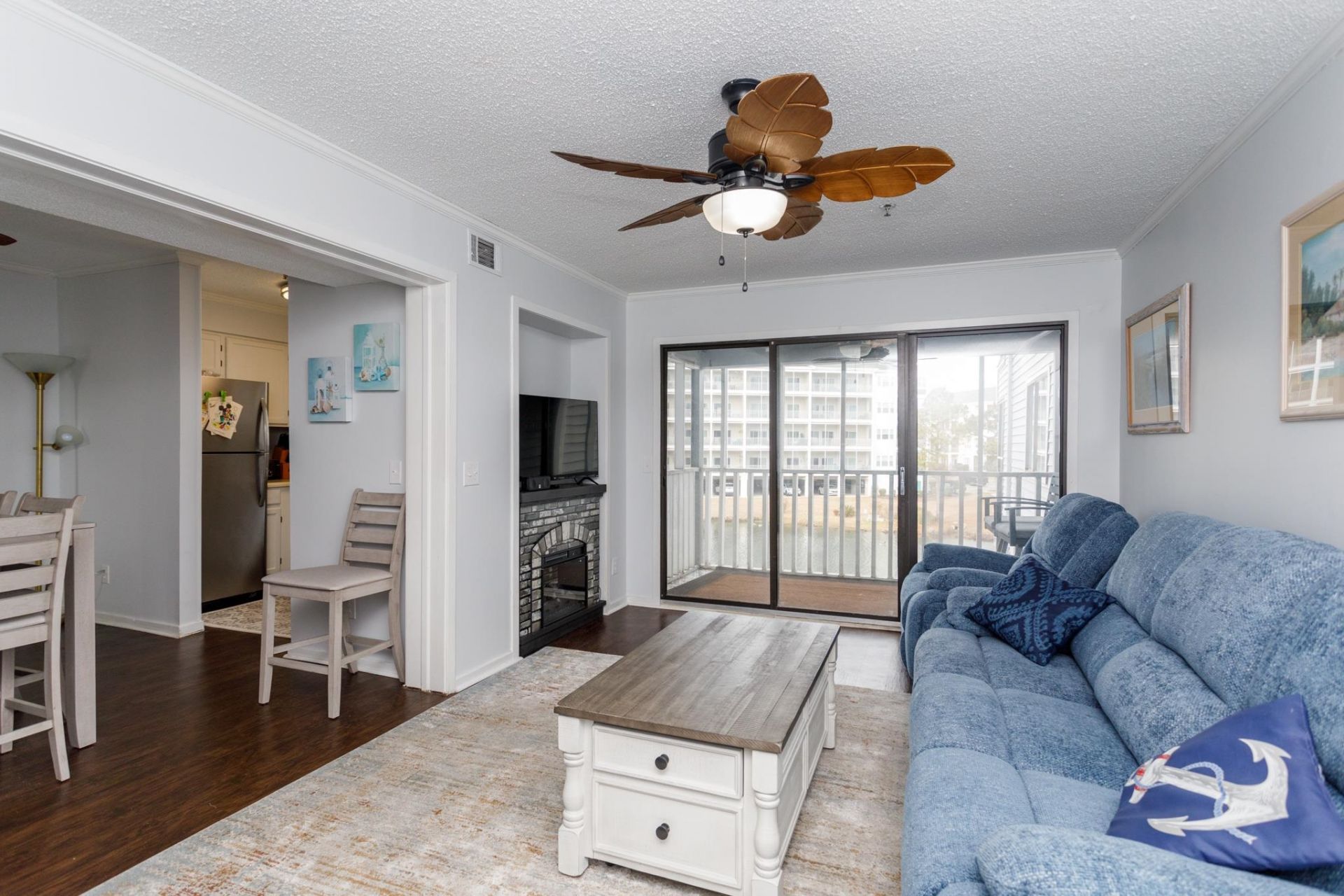 305 Hillside Dr. N Photo 4