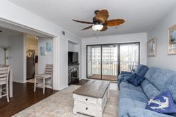 305 Hillside Dr. N photo 4