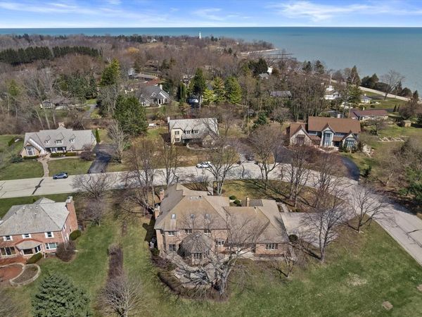 130 Lamplighter LANE, Wind Point, WI 53402