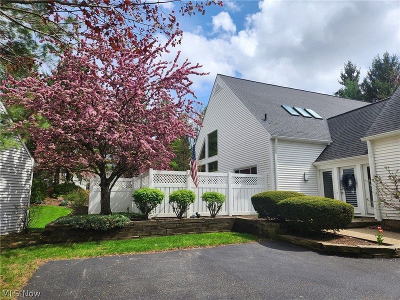 985 Goldenrod Trail, Aurora, OH 44202 Photo 2