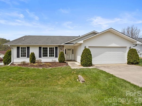 551 Woodfield Lane, Hendersonville, NC 28791