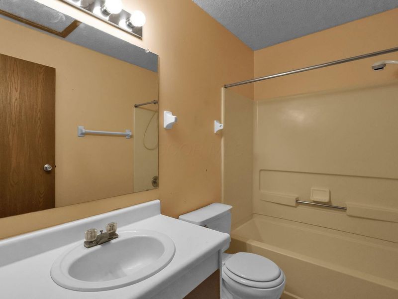 1730 Ridgebury Drive , Unit 139D, Hilliard, OH 43026 Photo 16