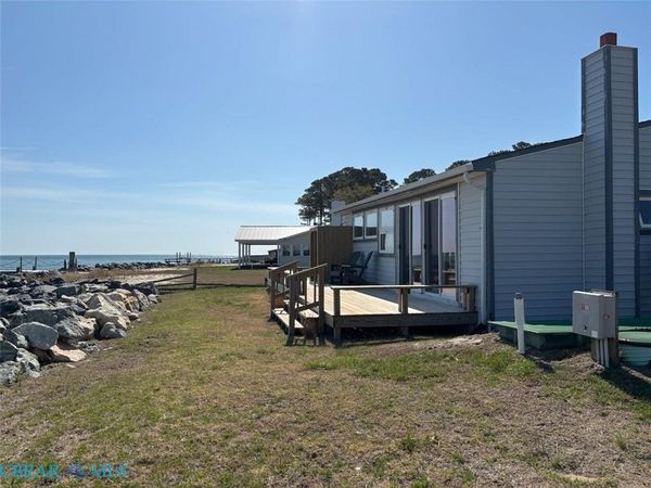 298 E Shore Drive, Mathews, VA 23109