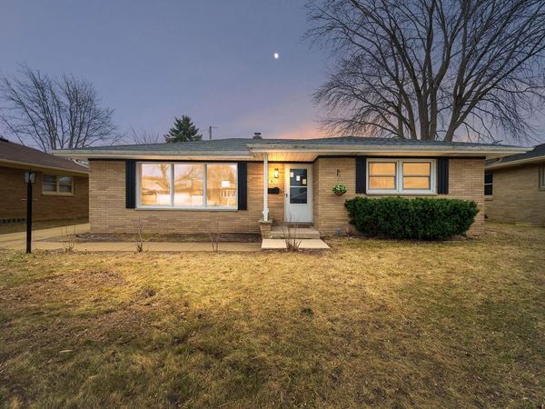 821 Saxony DRIVE, Racine, WI 53402