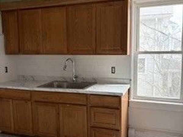 100 Stanley St, Unit 2, Fall River, MA 02720