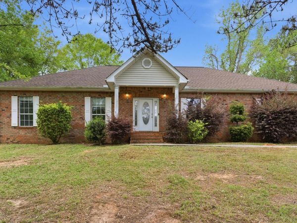 25 Serene Hill Dr., Hattiesburg, MS 39402