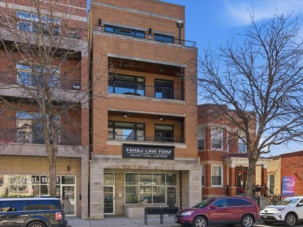 1935 W Belmont Avenue, Unit 4, Chicago, IL 60657