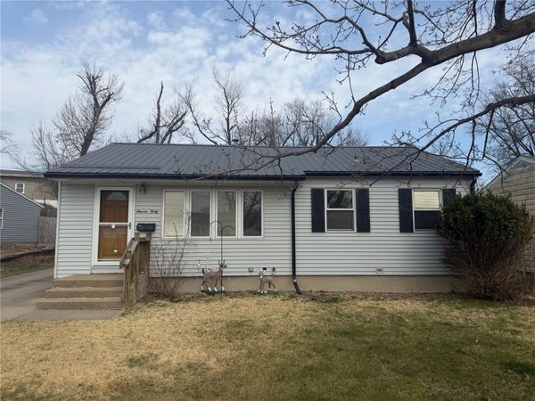 1140 Crestview Dr SE , Cedar Rapids, IA 52403