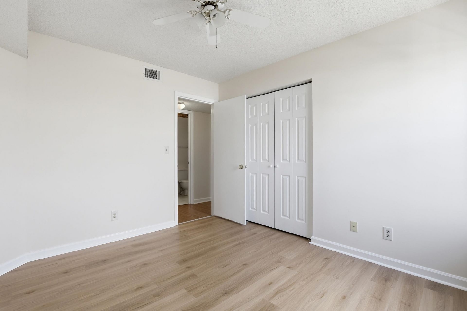 2220 Andover Dr. Photo 10