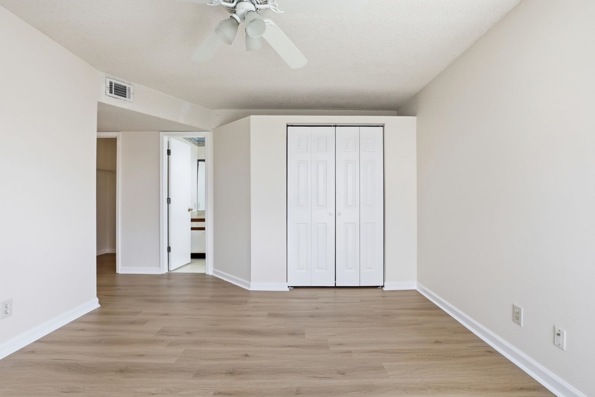 2220 Andover Dr. Photo 15