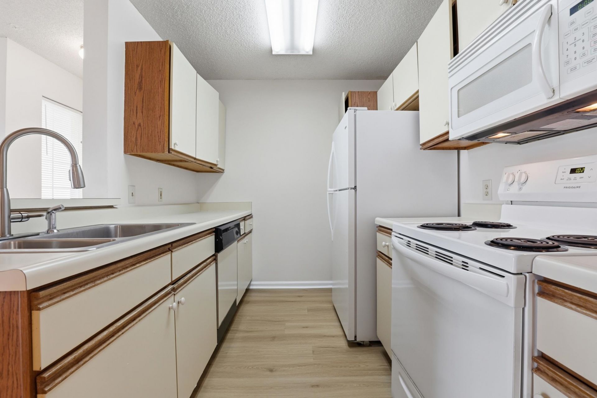 2220 Andover Dr. Photo 6