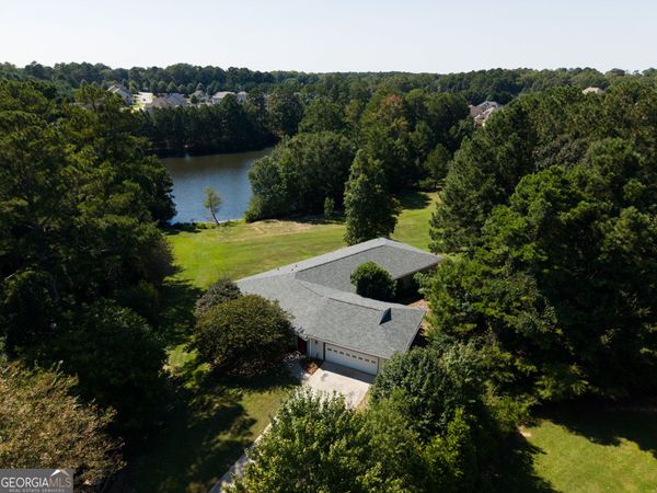 135 Knights Court, Fayetteville, GA 30215