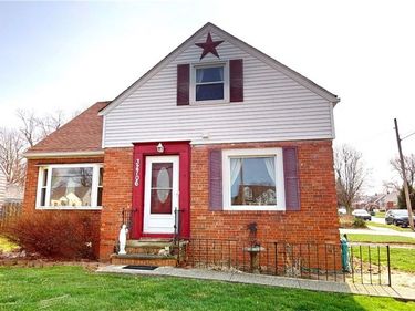 32706 Lake Shore Boulevard, Willowick, OH 44095