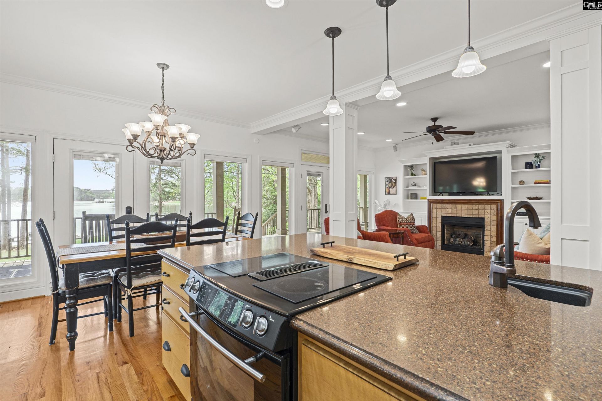 2223 Lakeshore Road  Photo 10