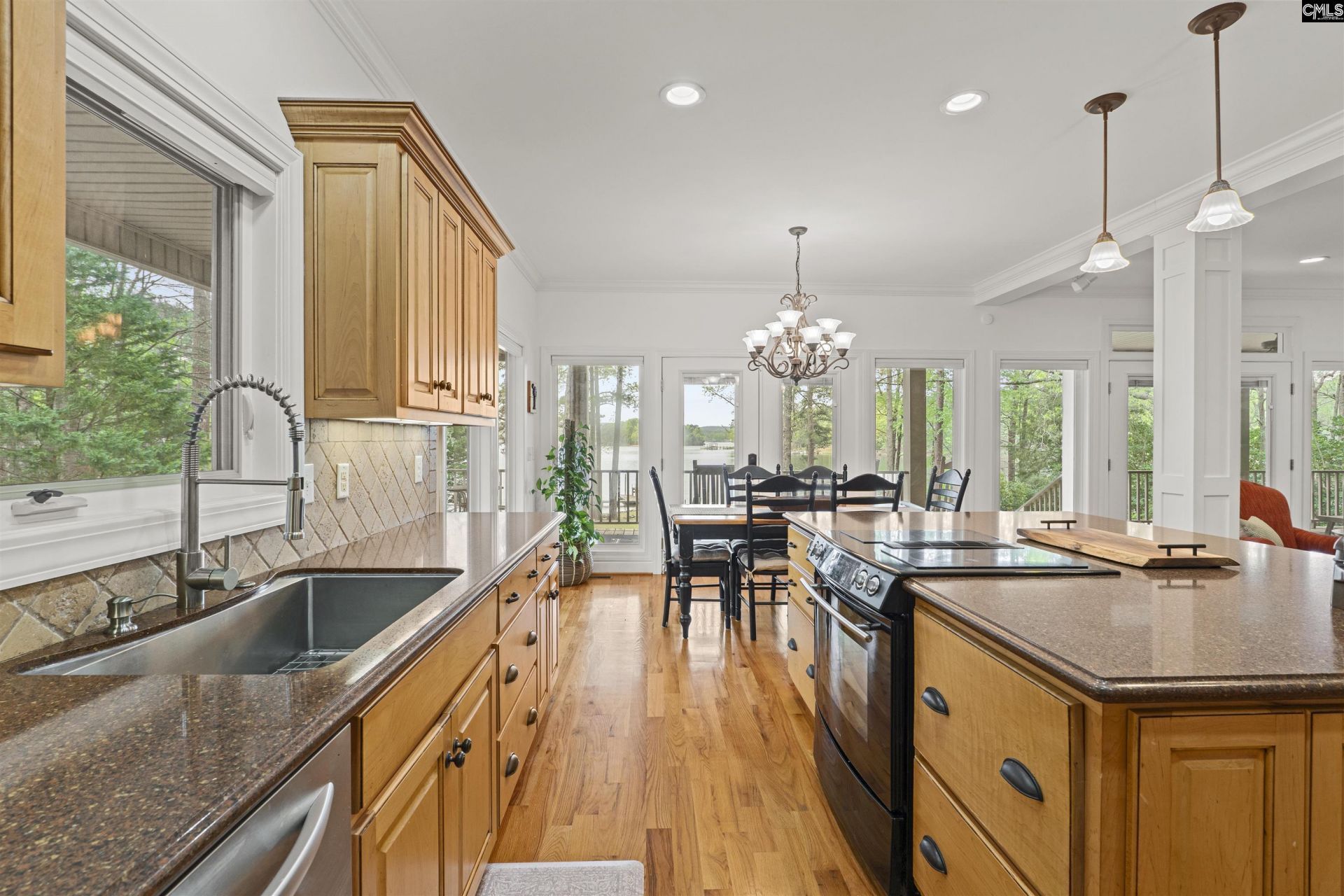 2223 Lakeshore Road  Photo 9