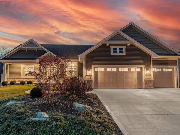 911 Kohlwey DRIVE, Grafton, WI 53024