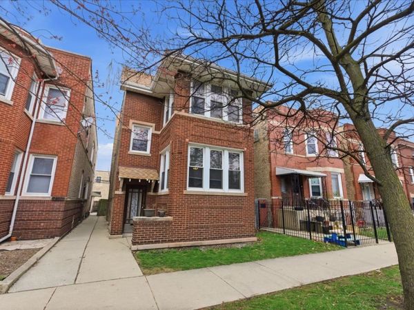 2318 W Addison Street , Chicago, IL 60618