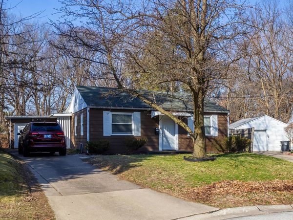 1103 37th St Ct , Moline, IL 61265