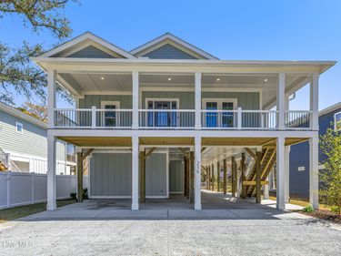 230 NE 38th Street , Oak Island, NC 28465