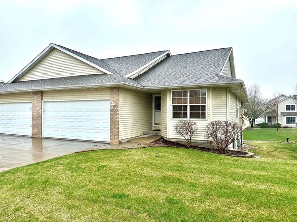 6720 Waterview Drive SW, Cedar Rapids, IA 52404