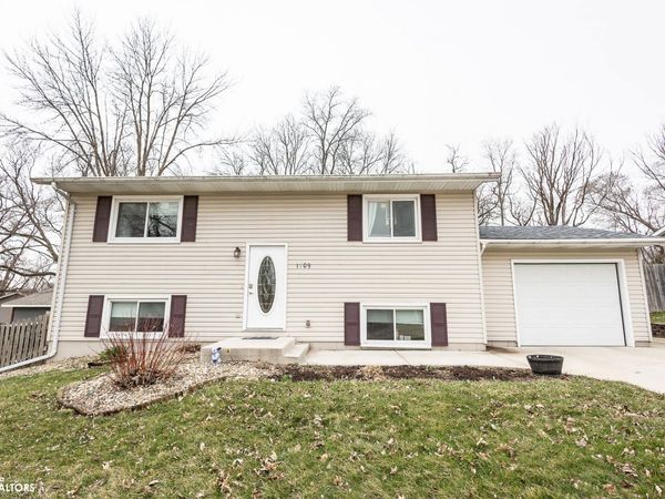 1109 S 9Th Place, Clear Lake, IA 50428