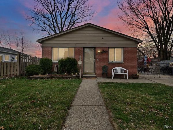 25530 Cole Street, Roseville, MI 48066