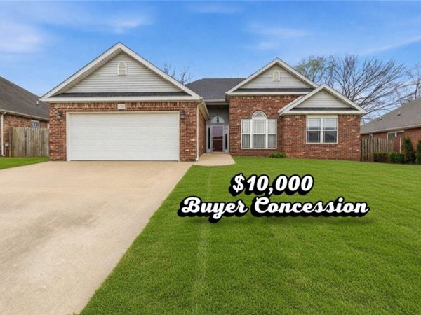 801 Walker Street , Centerton, AR 72719