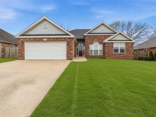 801 Walker Street, Centerton, AR 72719