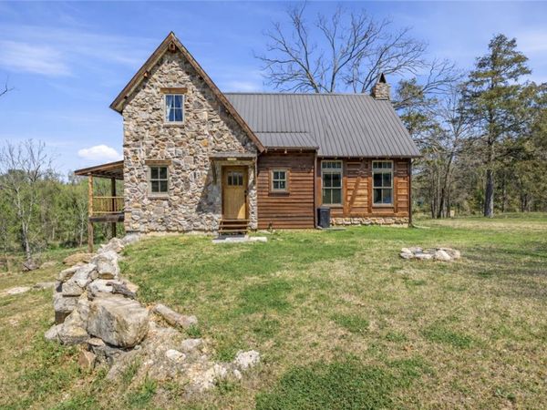 261 Bella Vista Road, Berryville, AR 72616