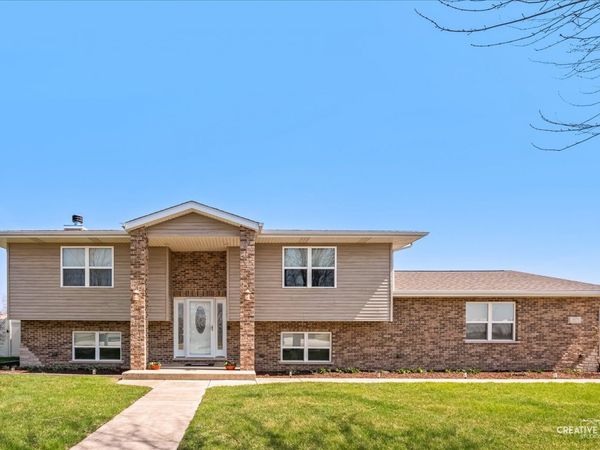 1075 S Illinois Street , Coal City, IL 60416