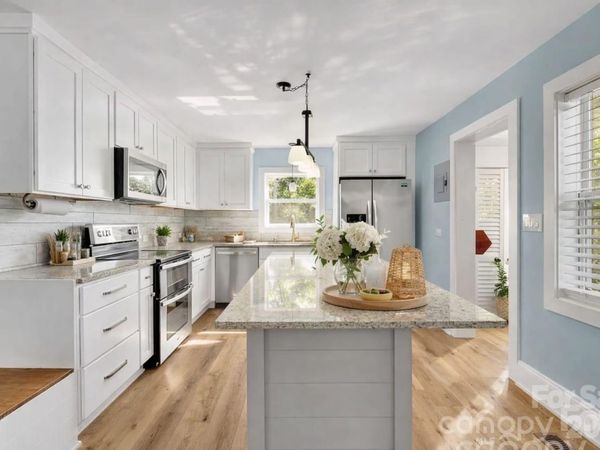 1111 E Park Drive , Gastonia, NC 28054