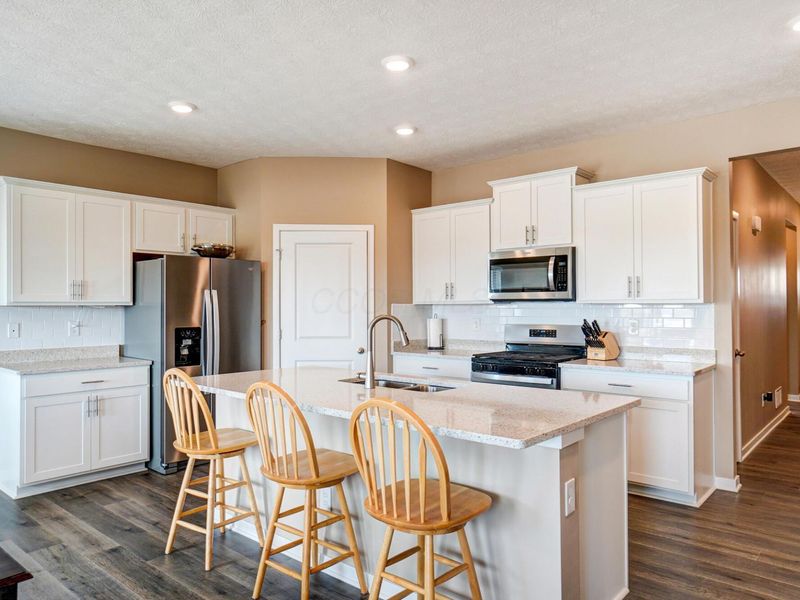 734 Leslie Drive, Plain City, OH 43064 Photo 3