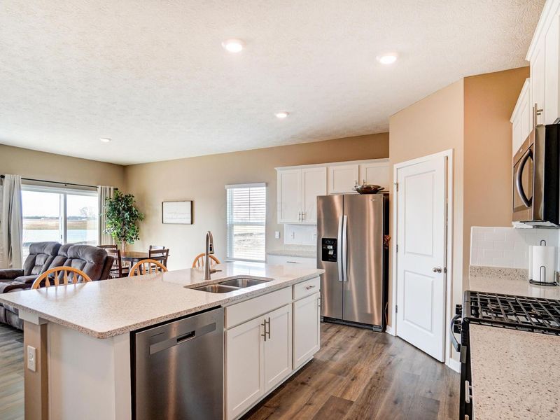 734 Leslie Drive, Plain City, OH 43064 Photo 6