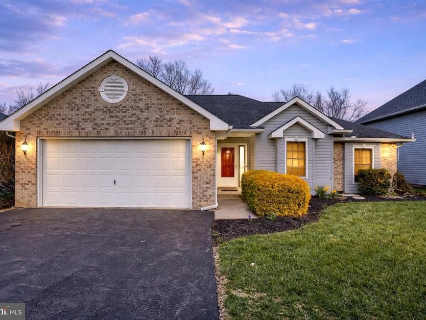 28 Longwood Drive, Mechanicsburg, PA 17050 Main Photo