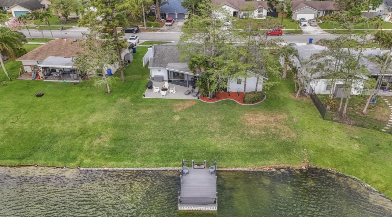 125 Parkwood Drive, Royal Palm Beach, FL 33411 Photo