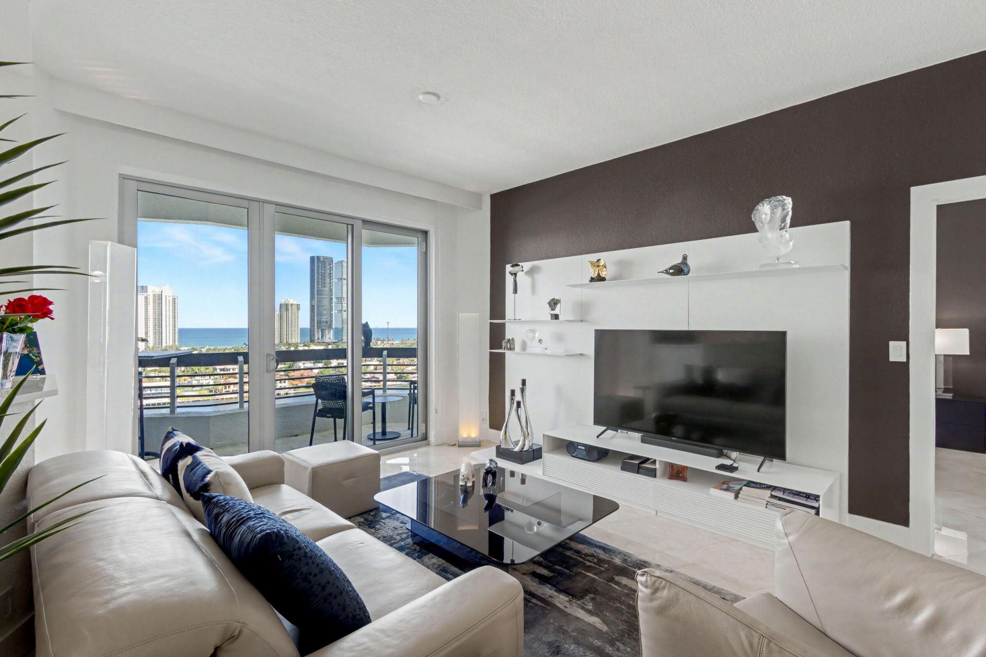 3600 Mystic Pointe Drive, Unit 1916, Aventura, FL 33180 Photo