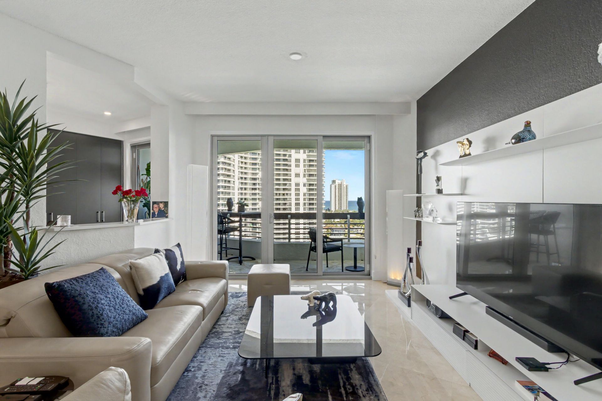 3600 Mystic Pointe Drive, Unit 1916, Aventura, FL 33180 Photo