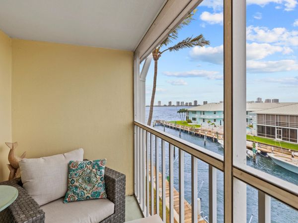 100 Doolen Court, Unit 313, North Palm Beach, FL 33408