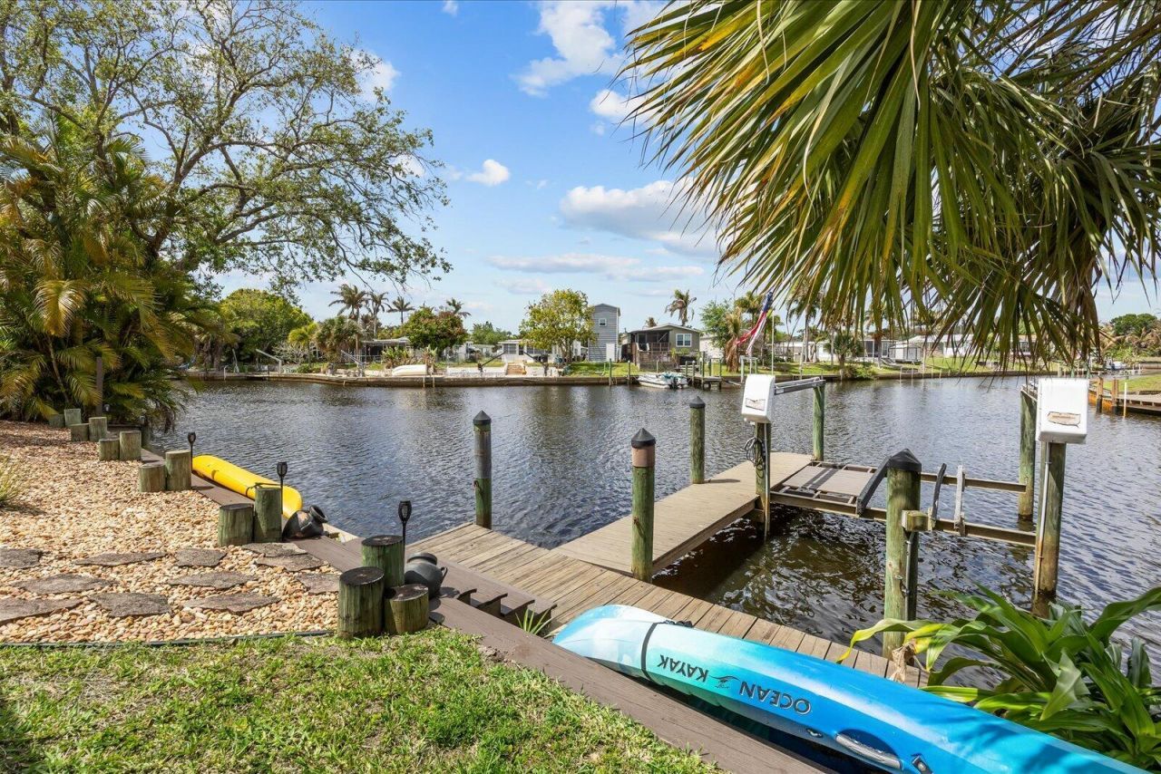 121 SE Paradise Place, Stuart, FL 34997 Photo