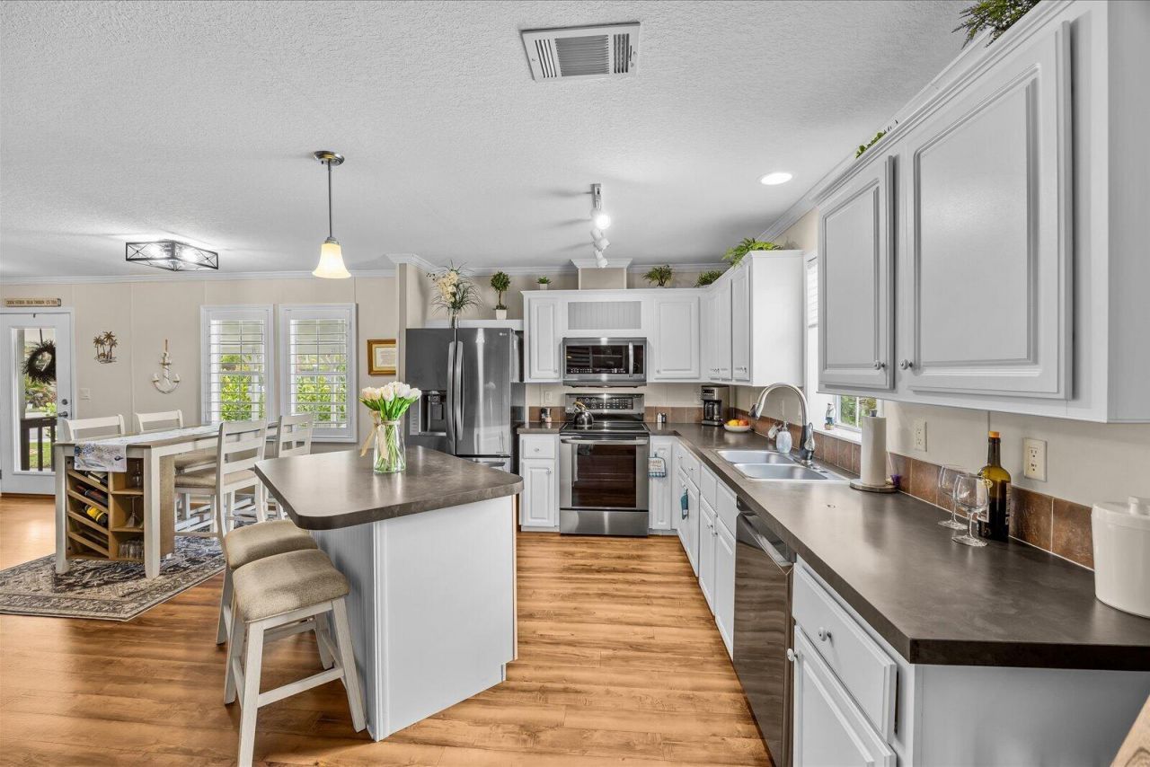 121 SE Paradise Place, Stuart, FL 34997 Photo