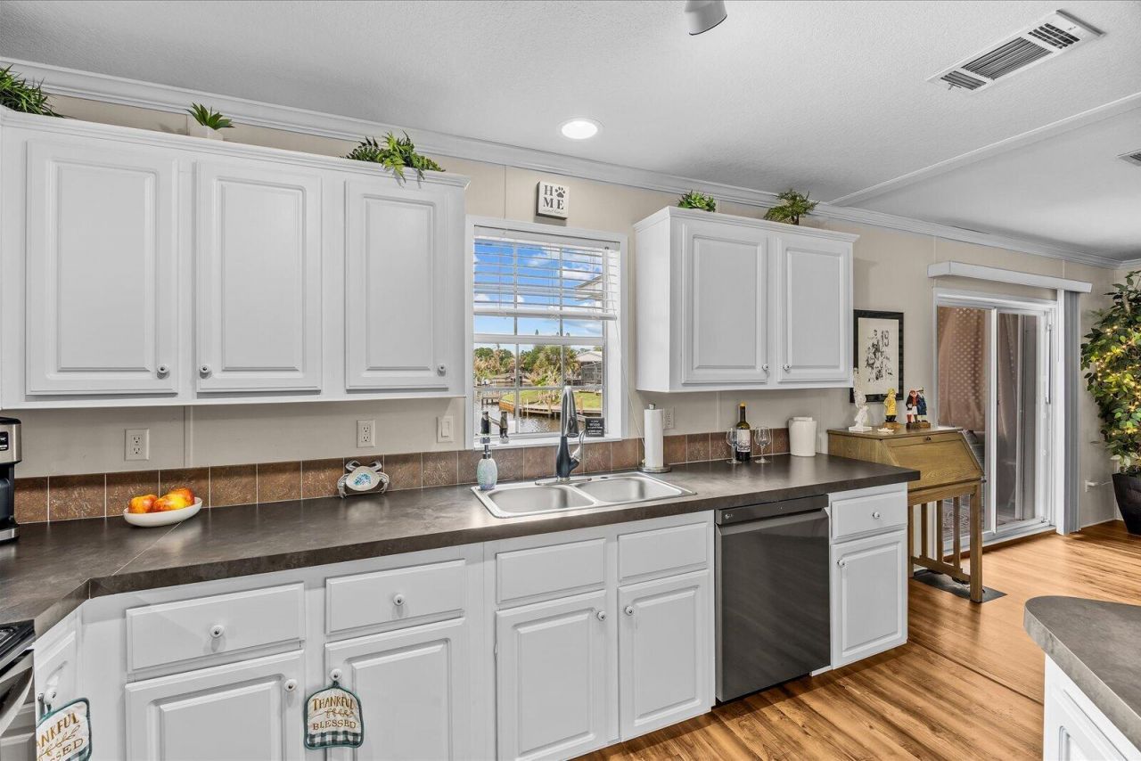 121 SE Paradise Place, Stuart, FL 34997 Photo