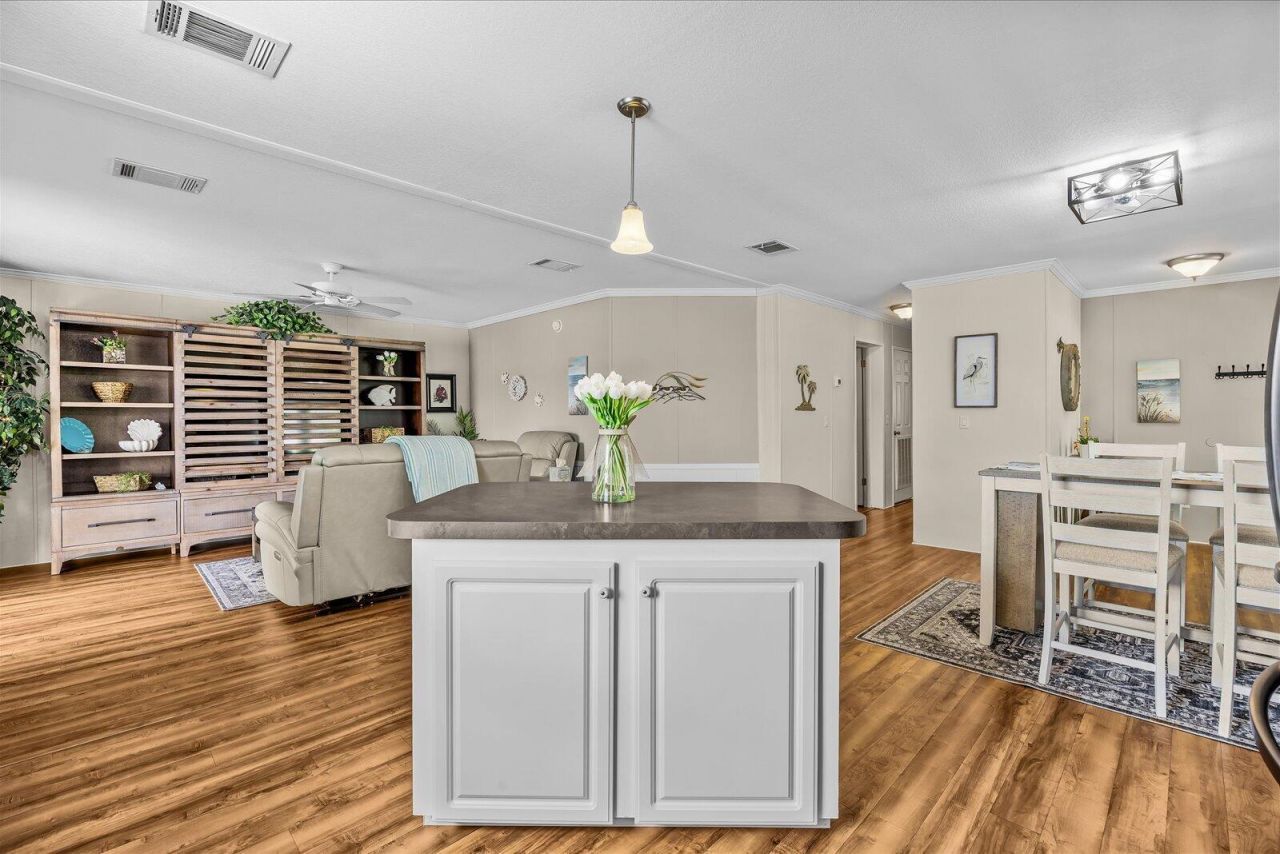 121 SE Paradise Place, Stuart, FL 34997 Photo