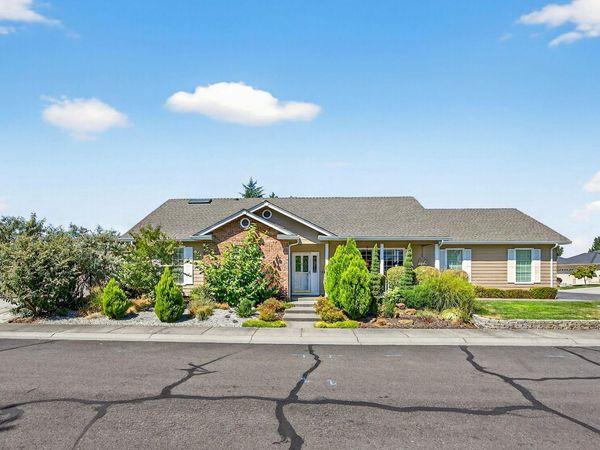 2918 Brookdale Drive, Central Point, OR 97502