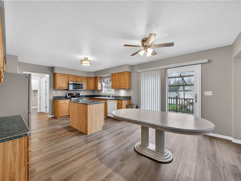 690 Southbridge Boulevard, Brunswick, OH 44212 Photo 11