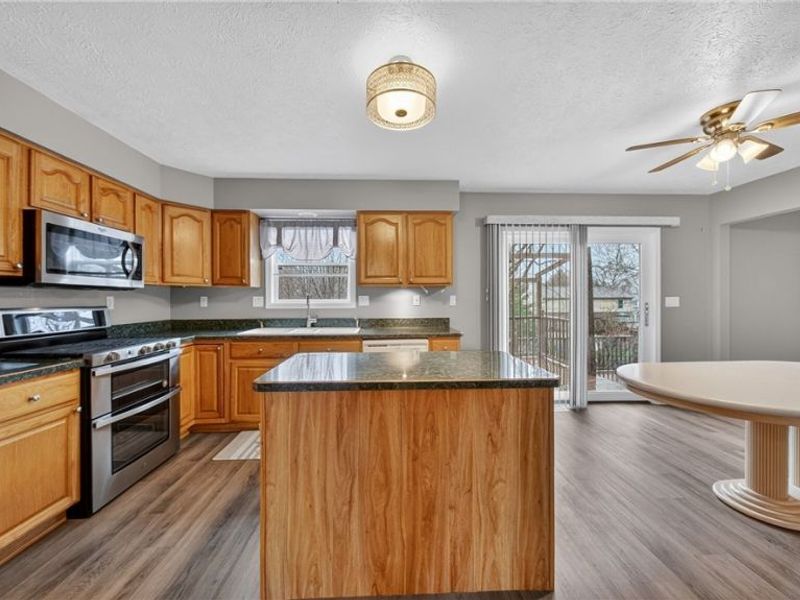 690 Southbridge Boulevard, Brunswick, OH 44212 Photo 13